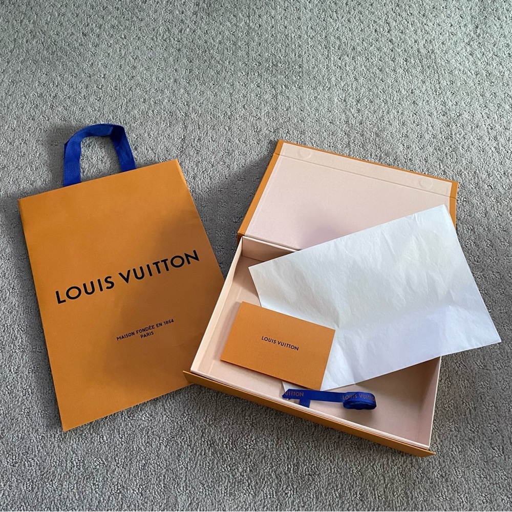 💯 Authentic LV Gift Box Set - Picture 3 of 7